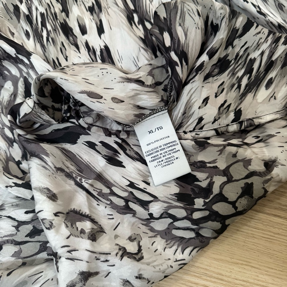 Reitmans Black and Gray Animal Print Women's Blouse Size XL - Picture 7 of 8